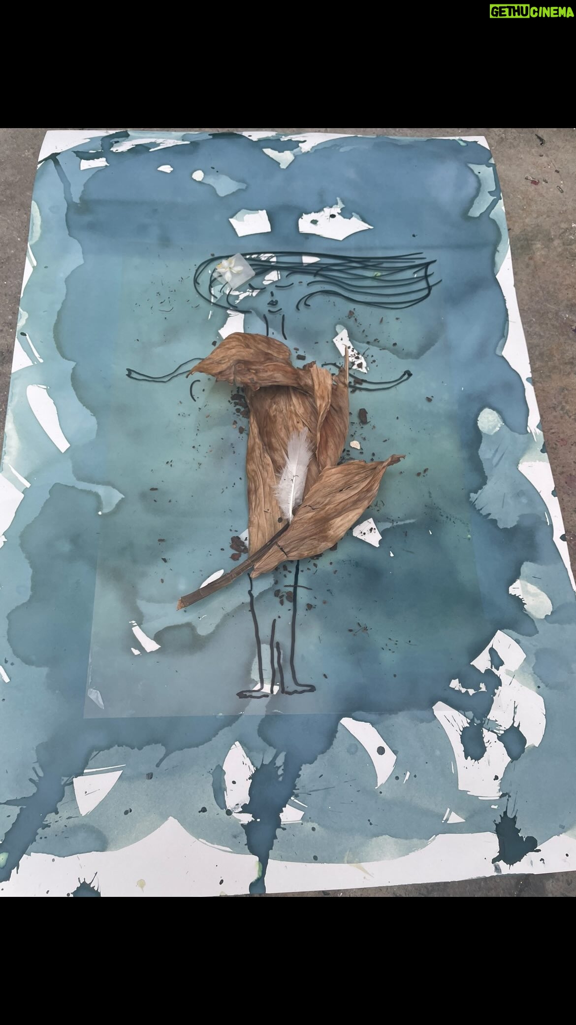Meltem Yılmazkaya Instagram - Dışarvurumcu Sanat Terapisi tekniklerini kullanarak gerçekleştireceğimiz atölyede, soyutun sanat aracılığıyla somuta dönüştüğü, içten dışa “oluş” sürecimizi birlikte deneyimleyeceğiz. Söze dökülmeyenin özüne doğru… “İçinizde kaç koridor var?” *Fotoğraflar çeşitli ülkelerdeki atölyelerime aittir. 9 Haziran 2024 Barcelona Yer: @arteterapiagestaltbarcelona Detaylı Bilgi Icin; @sezenentertainment