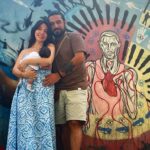 Meltem Yılmazkaya Instagram - Dünyada yeterince canımızı sıktığımız şey varken, iyi, doğru ve merhametli kalmak insana yakışan en güzeller sanırım… Sevgiyi bulduğunda şımarmayan , kaybettiğinde delirmeyenlerden olalım… Sen o cesareti bana vermesen belki de hiç anne olamazdım , hep cesaretli kalalım! Dünya üç gün , her yeni varıyor kendi eskisine , biz her gün yenilenenlerden olalım! Bu ara sulu gözüm pek , hormonlarım şenlikte halayda ☺️ sen beni sakinleştir, birlikte şarkıya duralım! Çok güzel babasın!!! Baba hikayesi yerle yeksan bir kız çocuğunun sana söylediğidir! Rabbim güç versin , hep güzel baba kal!!! Güzel anne baba olalım! İyi ki doğdun sevgilim! Sağlıkla , sevmekle🤍 🏡🙏🏻🧿🤍 Belki bir ömür…🍀