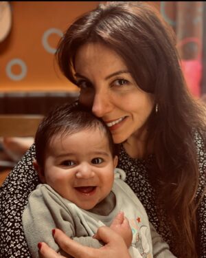Meltem Yılmazkaya Instagram - Bu yaşın en güzel hediyesi sizdiniz yakışıklılarım 🥰 27 Mayıs , bir puset , iki sevgili , hastaneye dönen taksinin tekerleği :) @kadirdogann  Elleriniz elimden ayrı olmasın🤍 Birkaç fotoğraf özeti , hatıra kalsın… Sonra ben sonra insanlarım , sonra ne ekersen onu biçersin dengesi! Varlığını her zaman hissettiren dostlarım , canlarım siz de hiç eksik olmayın🤍