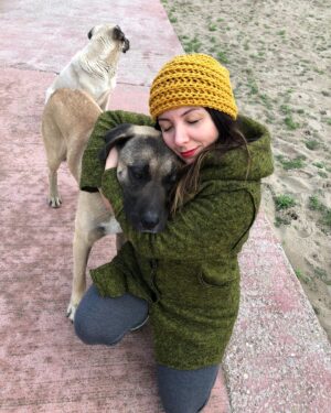Meltem Yılmazkaya Instagram - Süslü cümleler kurmaya gerek yok. 
Uyutmak , öldürmek demek. 
Senin canini veren baska yaradan mi? 

#katliamyasatasarısınahayır 
#sokakhayvanları