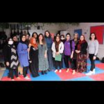 Meltem Yılmazkaya Instagram – “25 Kasım Kadına Yönelik Şiddetle Mücadele” günü kapsamında düzenlenen , aktivizm programlarından birinde daha atölyemi bitirdim. Dilerim katılan herkese şifa olmuştur! Bölgedeki 10. Yılım , hala aynı heyecanla ve gönüllü ruhla geliyorum seve seve! Sebebi sevgi olanın yolu derman oluyor🍀 Yıllardır mahrum bölgelerdeki kadınlar ve çocuklar için çalışan , mülteci kadınlar için birçok alanda mücadele eden güzel insanım @leylaonuryanar ve ekibi! Kalbim desteğim daima sizinle!  Şikayete çok alışıp çözüm kısmına pek dokunmadığımız bir zamanda , kim hangi canlı için ne fayda sağlıyorsa , önce kendine sonra insanlığa fayda! Pek şükürle kapatıyorum geceyi❤️

“Bir mum, diğerini tutuşturmakla ışığından bir şey kaybetmez” #mevlana 

#mardin
#turkey
#arttherapy 
#volunteer
