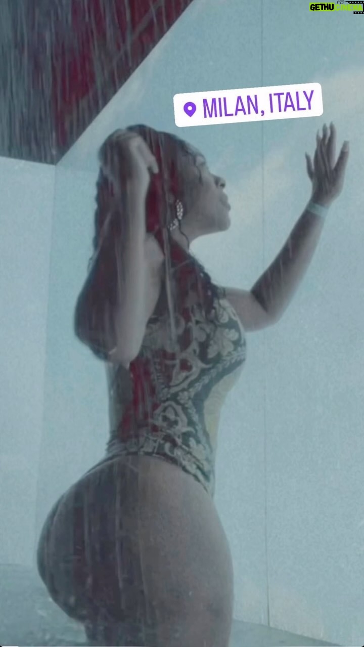 Mena Monroe Instagram - Wet like water πΏ Sweet like fruit ππ«ΆπΎ #MenaBeTrippin