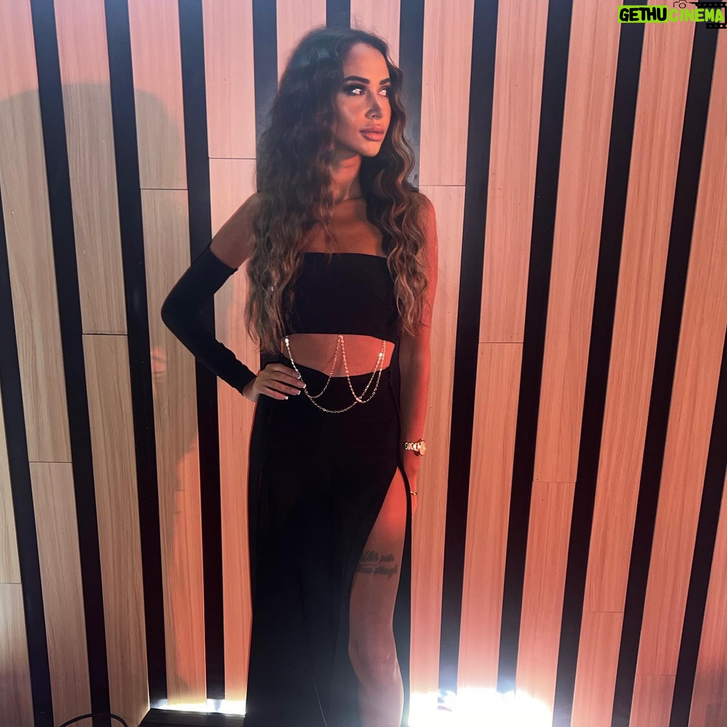 Menna Samaha - 2.5K Likes - 🖤
In @ranimamin.designs