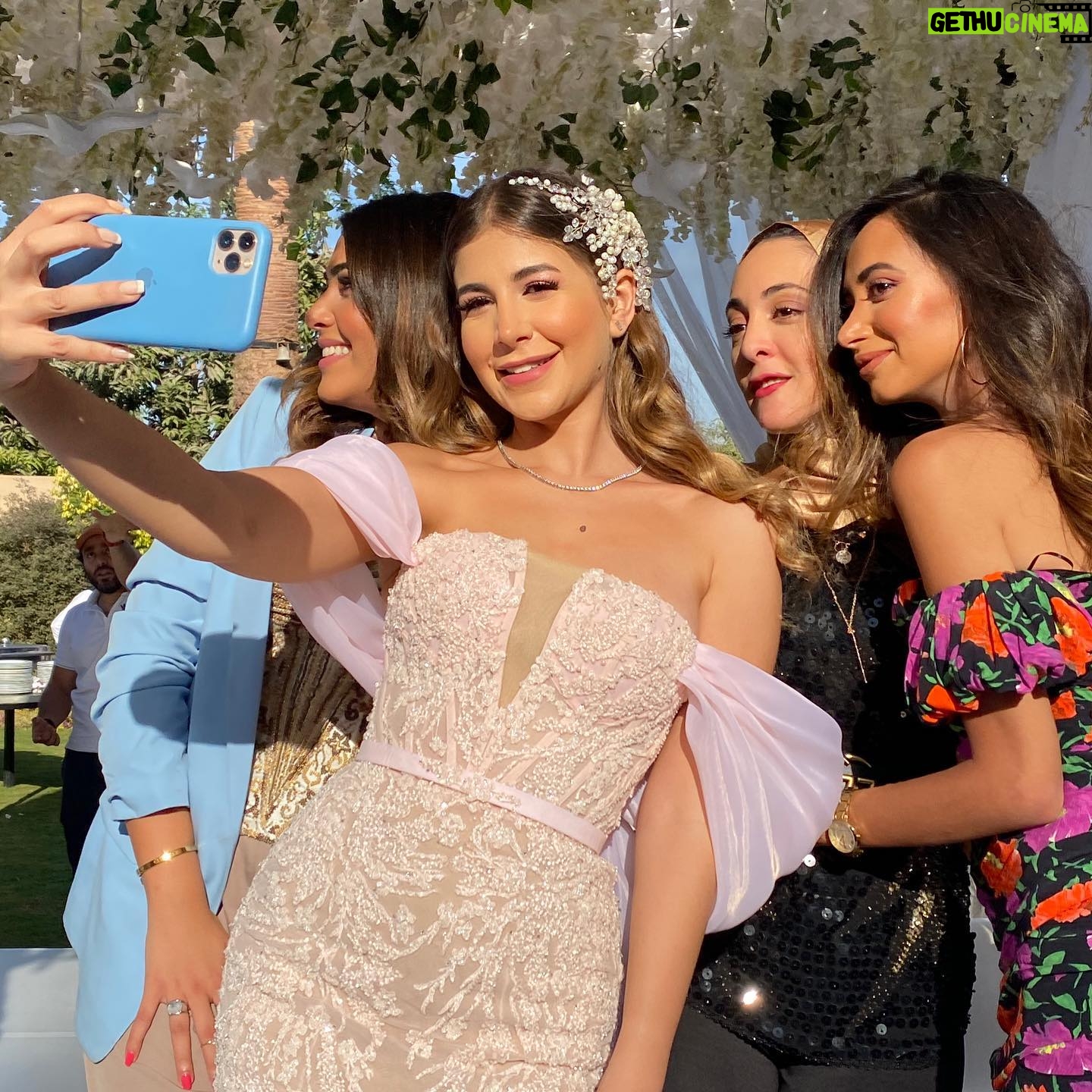 Menna Samaha - 4.2K Likes - Behind the scenes 💕
#زي_القمر
#فوتوشوب
#cbc #cbcdrama