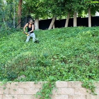 Mercedes Mason - 2.5K Likes - Can someone tell the unemployed actress that’s she’s NOT A LANDSCAPER!!!
#neardeathexperience #sagaftrastrong #mamaneedsahobby