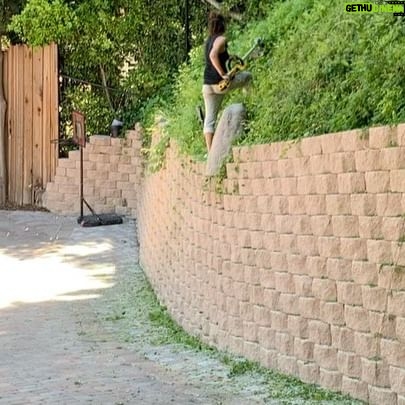 Mercedes Mason - 2.5K Likes - Can someone tell the unemployed actress that’s she’s NOT A LANDSCAPER!!!
#neardeathexperience #sagaftrastrong #mamaneedsahobby