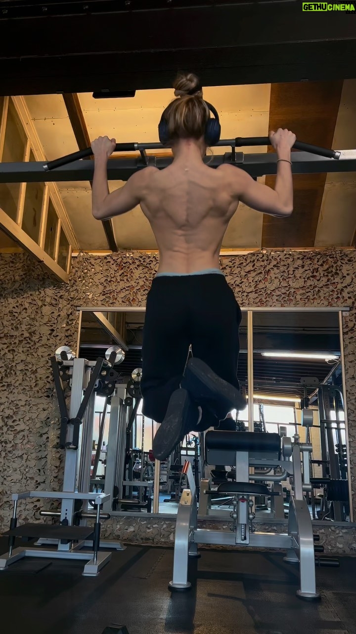 Mercedes Valentine Instagram - Should women be allowed to be topIess in gyms? 🤔