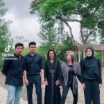 Meriam Bellina Instagram – Kita mah squad yg doyan goyang ahaaaay