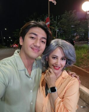 Meriam Bellina Instagram - Working laughing dan capek bersama dalam sinetron Tajwid Cinta❤️🙏🤗👍
#semogaberkah#soblessed #dibawahappy