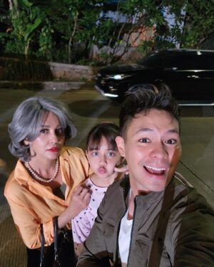 Meriam Bellina Instagram - Working laughing dan capek bersama dalam sinetron Tajwid Cinta❤️🙏🤗👍
#semogaberkah#soblessed #dibawahappy