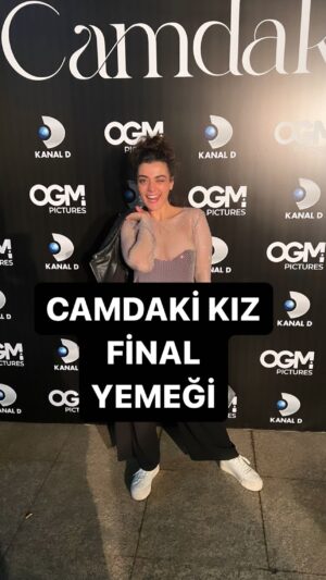 Merve Polat Instagram - KOMBİNİ BEĞENDİYSEN YORUMA ❤️BAKALIM NE GİYMİŞİM? DENEDİKLERİMDEN HİÇBİRİ DEĞİL!!
YILLARDIR BU BASENLERLE YAŞIYORUM.
HERALDE NE DAHA İYİ DURUR BİLİYORUM😂😂😂
AYRICA BASENLİ,ETLİ,BUTLU, MUTLU KIZKARDEŞLERİMİ ÖPÜYOR VE YORUMA ❤️ BEKLİYORUM😘
#camdakikızdizi #makeup #clothes