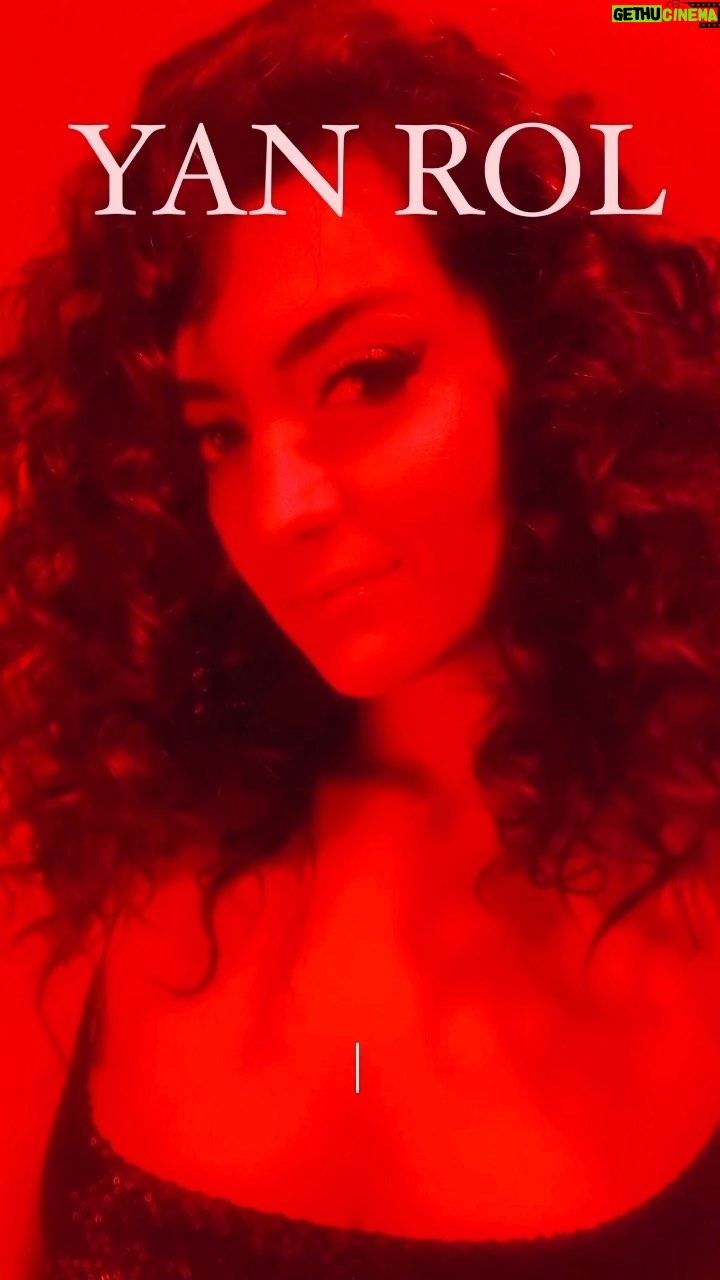 Merve Polat Instagram - Tiyatro Mitos yapımı YAN ROL 15 Aralık 20:30 Moda Sahnesi’nde başlıyor. @modasahnesi @headshotroom @tiyatromitos @senolonder @arzukurtdere @cemokyay
