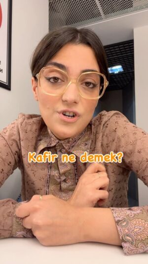 Merve Polat Instagram - FAKİRİN YÜZÜ GÜLÜR MÜ? 😂 Videoyu yolla o da azıcık gülsün😂

@enbaba_muhabir