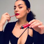 Merve Polat Instagram - Heyecan Dorukta !!! SON 5 gün… 15 Aralık Perşembe 20:30 ‘da Moda Sahnesi’nde prömiyer yapacak olan YAN ROL , Deniz Madanoğlu’nun kalemi, Şenol Önder rejisi ve Merve Polat’ın tek kişilik performansıyla hayat buluyor. “ O kendi hikâyesinin kahramanı ve ben bu sefer onun hikâyesindeki yan rol olmayacağım!” 15 Aralık 20:30 Moda Sahnesi (prömiyer) 20 Aralık 20:30 CKM Küçük Salon 06 Ocak 20:30 Kadıköy Emek Sahnesi Biletler / @mobilet @tiyatrolar