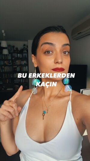Merve Polat Instagram - Başka kimlerden kaçalım? Yorumaaa👌
Bekarlara yolluyoruz😂

@dilaraarikanli1 

#trending #erkekler #kızlar #kurtbakışlım