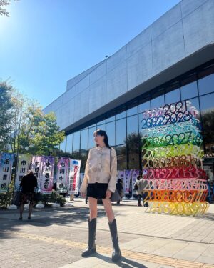 Mew Azama Instagram - 立川立飛歌舞伎特別公演へ🌈
　
実は歌舞伎をみるのは初めて。
　

生でみる歌舞伎は圧巻でした✨

興奮したぁーまた観たい！
　

初歌舞伎に最高のお天気、そして新しいBAGとブーツで
ルンルンな日でした♬
　

今日から11月🍂
早いですね

涼しくなってきて嬉しい！　

#みゅうfashion
