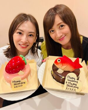 Mew Azama Instagram - 🩷❤️🩵🧡💚

HAPPY WEDDING & HAPPY BIRTHDAY AYAKA🧡
HAPPY BIRTHDAY KEIKO❤️

お姉さまたちのケーキショットも
超絶可愛いから載せちゃう🍓🐟🎂

　
昨日はちょうど満月で、みんなで眺めながら帰りました🌕
　

#sailormoon#セーラームーン#戦士