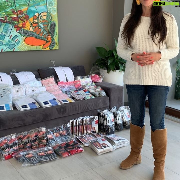 Mey Santamaría - 3.8K Likes - Si todos damos lo mejor de sí, podremos lograr crear un gran #oikoschile para todos nuestros niños de chile que tanto necesitan. Por eso no quiero dejar de agradecer a @caffarenachile y a @motachile por su pronta donación para @oikoschile.ong y a @docmaccomunicaciones por su gestión de amor!🙌🏽💞🥰 #yosoyoikos #niñosdechile #amordelbueno #losnecesitamosatodos #juntospodemos #juntosporlainfancia