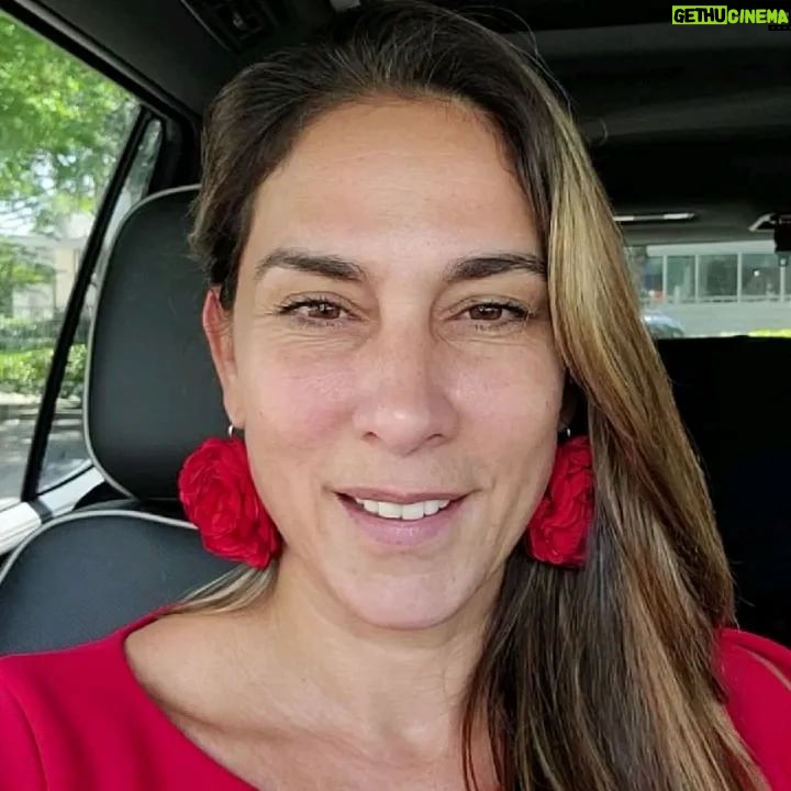 Mey Santamaría - 2.1K Likes - Feliz día a todas esas bellas madres que saben lo que es el AMOR!!! Feliz día madre mía, @sobeidagongora gracias por enseñarme sobre la empatia, la generosidad y muchas cosas que me han ayudado a ser la madre que soy hoy 💞 Gracias a mis hijos y a @philiptimmermann
Por mis regalos y a @kissmeeva por mis aros que me encantan!!💝
Se levantan sus hijos y la llaman bienaventurada; Y su marido también la alaba:
Proverbios 31:28
Muchas mujeres hicieron el bien; Mas tú sobrepasas a todas.
Proverbios 31:29
#felizdiadelasmadres #felizdiamama #abrazos