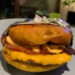 Mey SantamarΓa Instagram – Cuando te ofrecen cocinar y piden refuerzos a @mrdely.cl ππΌππΌππΌ Exquisitas hamburguesas!!!! Se pasaron ππΌππΌππΌππΌ Se nota el entusiasmo en la foto de @philiptimmermann o no? ππ€£ππ€£ππ€£π#elquesabeloqueesbueno
#buendato #cocinaelmaridohoy #ricahamburguesa #amordelbueno