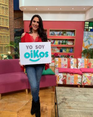 Mey Santamaría Instagram - Ahora en unos minutos más estaré en @muybuenosdiastvn para hablar de nuestra gran obra de amor por los niños @oikoschile.ong los necesitamos a todos! Compartan, difundan, cooperen en www.oikoschile.org #amordelbueno #yosoyoikos #sumate #amorconamorsepaga