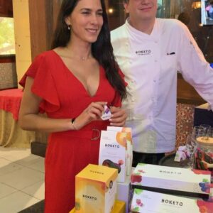 Mey Santamaría Instagram - Con @CATACHILE Presentando en la Fiesta Internacional Del Vino 2019 en Cuba a @boketoconfiteriacl que no puede ser más delicioso, sin azúcar, sin gluten, certificados y con 60% de cacao. Una verdadera delicia!Ideal para diabéticos y para todos los que tratamos de dejar La azúcar fuera de nuestra vida💞 #cuba #lomejordechile #confiteriadeautor #catachile #boketoconfiteria #chileencuba