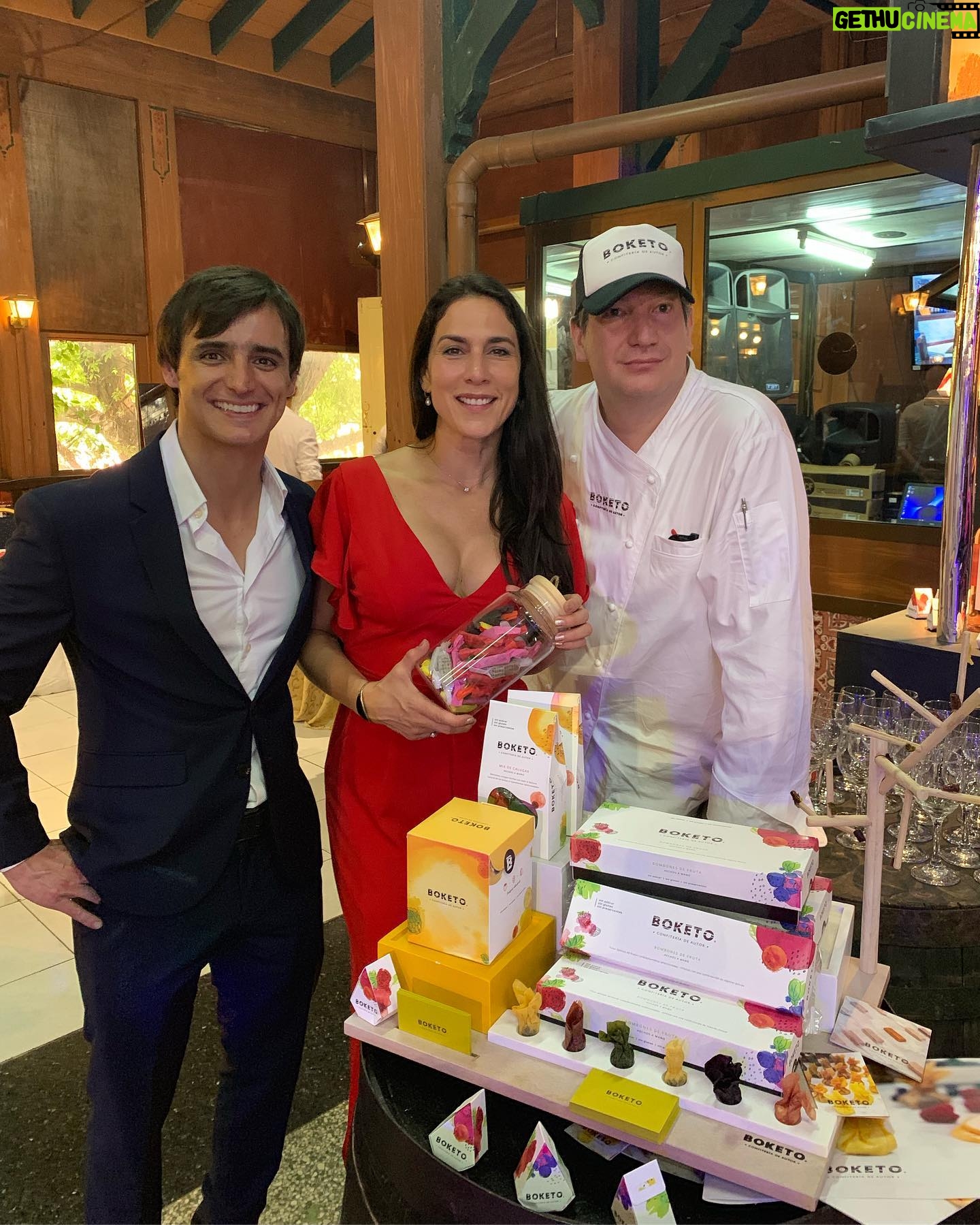 Mey Santamaría - 1.9K Likes - Con @CATACHILE Presentando en la Fiesta Internacional Del Vino 2019 en Cuba a @boketoconfiteriacl que no puede ser más delicioso, sin azúcar, sin gluten, certificados y con 60% de cacao. Una verdadera delicia!Ideal para diabéticos y para todos los que tratamos de dejar La azúcar fuera de nuestra vida💞 #cuba #lomejordechile #confiteriadeautor #catachile #boketoconfiteria #chileencuba