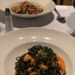 Mey Santamaría Instagram - 😱😍 @sottovoce.cl Dios!!!! 🥰😍Maravilloso y delicioso mi plato! Spaghetti Nero Gamberetti 😍💞🥰 Recomendado por @clancalo 👏🏽👏🏽👏🏽 🙌🏽💞🙏🙏🙏 Gracias @philiptimmermann 💞💓😍🥰 #nochedelujo #celebracion #cumpleaños #restorantitaliano en @casacostanera