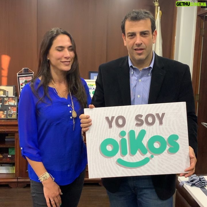 Mey Santamaría Instagram - Muy feliz y contenta por la gran reunión con el @alcalderodrigodelgado Agradecida pues desde hoy él y la @municipalidadestacioncentral son parte de @oikoschile.ong 💪🏽🙌🏽💞 Y tú? Que esperas #amordelbueno #yosoyoikos