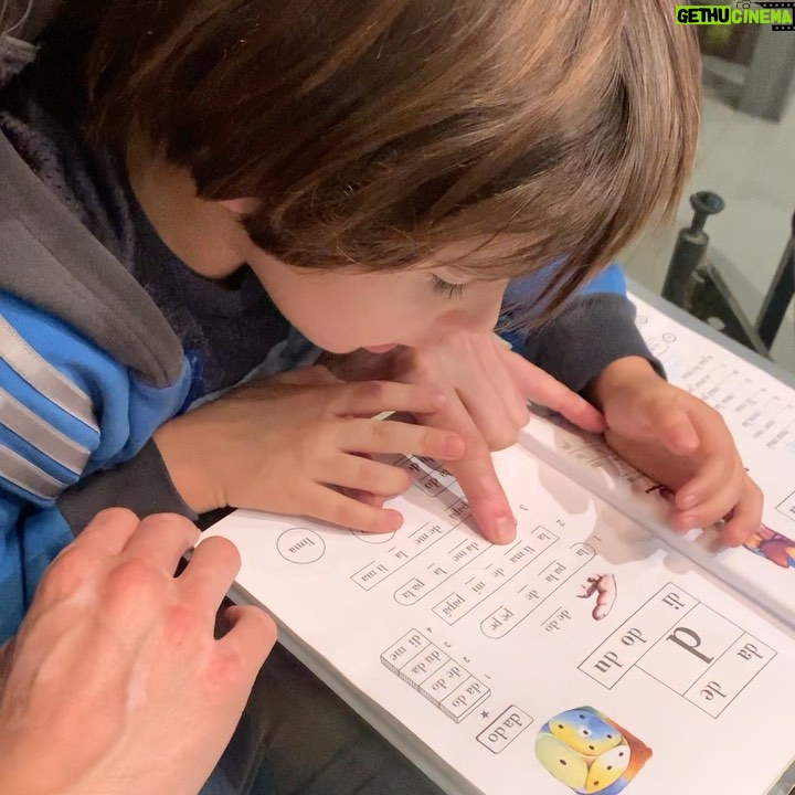Mey Santamaría - 4.6K Likes - Chocha de ver cómo Nico aprende a leer de la mano de su papá @philiptimmermann y las asosiaciones graciosas que se le ocurre 🤣😂🤣🙈 Siempre presente en nuestra familia @timmermusic Te extrañamos!!🙌🏼💕 #aprendiendoencasa #aprendiendoaleer #mamachocha #hijosfelices #cuarentena2020 #amordelbueno