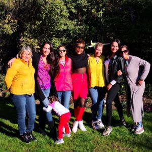 Mey Santamaría Instagram - Que rico disfrutar de esa familia que eliges! Aunque nos faltaron varias! #familia #amordelbueno #viernes