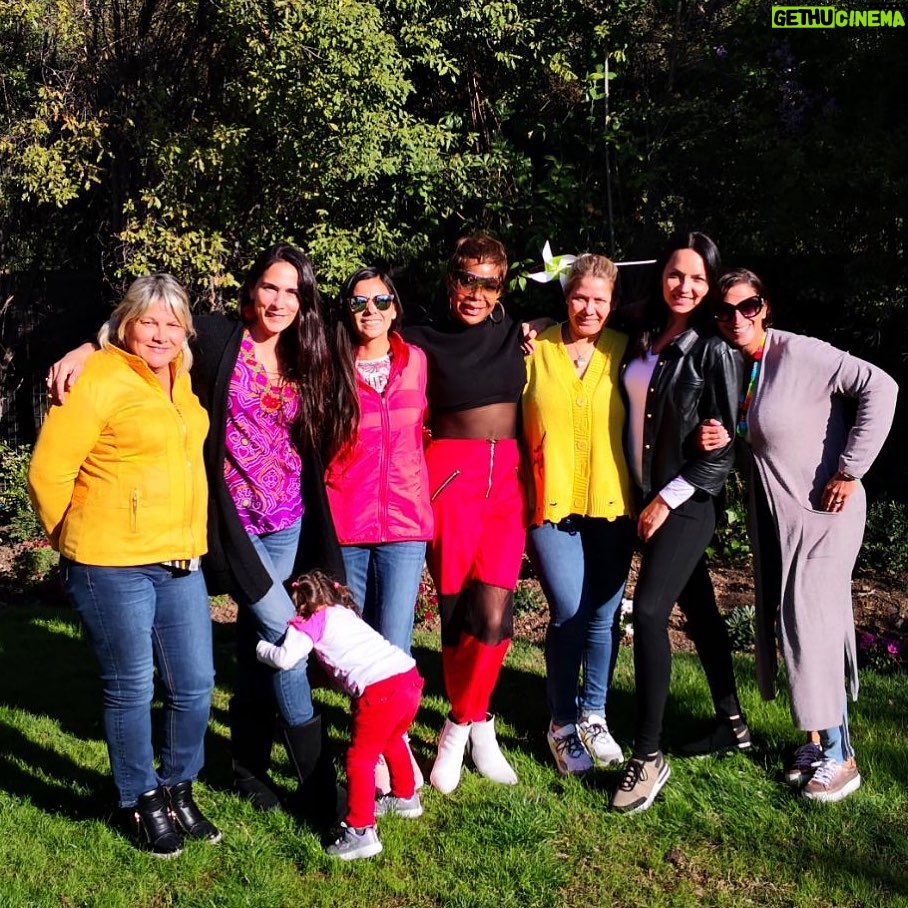 Mey Santamaría - 2K Likes - Que rico disfrutar de esa familia que eliges! Aunque nos faltaron varias! #familia #amordelbueno #viernes