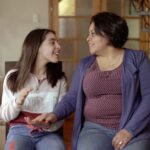 Mey Santamaría Instagram - De dos a cuatro Ésta es la historia de una familia de la 6ª Región que decidió, en conjunto con sus hijas, acoger por primera vez, recibiendo así a 2 hermanas de 7 y 10 años. Un cambio familiar muy enriquecedor, tanto para las niñas acogidas como para las acogedoras, que nos demuestra cómo los niños, niñas y adolescentes entienden que la expansión de sus afectos y la práctica de la empatía con otros niños/as es algo muy positivo 🧡🧡 Hoy, hay alrededor de 6.800 niños, niñas y adolescentes de todas las edades en sistemas residenciales. Muchos de ellos podrían estar en una familia de acogida que los proteja y les permita desarrollarse de la mejor manera posible, mientras se resuelve su situación familiar definitiva. Descubre toda la información, programas de acogida y formulario de inscripción para acompañarte en el proceso en www.acogeres.cl síguenos en @acogeres y comparte nuestros videos desde el link de nuestra bio 🙂🙂🙂🙂 Acoger es amor Acoger es entrega Acoger es humanidad #acogeres #familiasdecogida  #niños #niñas #derechoavivirenfamilia #amor #cuidados #derechosdelniño #familia #amordefamilia #proteccioninfantil #justicia #chile #amordelbueno