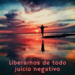 Mey Santamaría Instagram – LIBERARNOS DE TODO JUICIO NEGATIVO
Juzgar es tener la pretensión de saber la intención del otro.
Juzgar es interpretar las acciones del otro por el lado negativo, o incluso, creer y difundir murmuraciones proferidas por otras personas. El juicio destruye la imagen del otro dentro de nosotros.
Incluso cuando el hermano se equivoca, no nos corresponde juzgarlo y condenarlo. Sin embargo a veces debemos amonestar o presentar una queja, pero recordando que todos nosotros somos vulnerables y estamos sujetos al error, y el mismo juicio puede caer sobre nosotros.
Debemos reemplazar el juicio por la misericordia que justifica al otro en nuestros corazones.
En el mundo de hoy tenemos tantos miedos, tanta desconfianza, que nos olvidamos de amar.
Amemos más allá de las apariencias, esto nos pone a nosotros y a los demás delante de nuestra conciencia.
Liberémonos de todo juicio negativo, para vernos unos a otros como Dios nos ve.
Abrazos,
Apolonio Carvalho Nascimento
apoloniocnn@gmail.com
