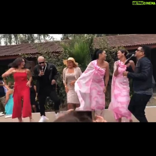 Mey Santamaría - 4.8K Likes - Sorpresa!!!!! 💞 #gentedezona !!! Y todas nos pusimos tímidas!!!🤣😂🤣
Gran matrimonio el de @damileyva @centroeventosdamaris Un recuerdo para toda la vida!