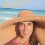 Mey Santamaría Instagram - Por fin!!!! Vacaciones en familia! 👨‍👩‍👧‍👦 #amordelbueno💕 #familia #caribe #sol