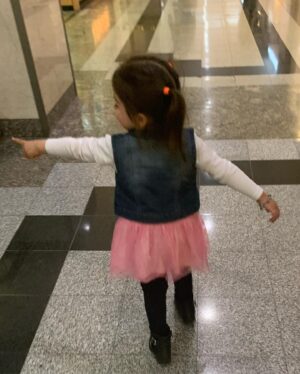 Mey Santamaría Instagram - Y llegó el día en que mi hija 💓decidió lo que quería ponerse  de principio a fin! 😍 #mundodechicas #niñitas #locadeamor Buen Viernes a todos!!!! 🙌🏽💞🙏