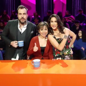Mey Santamaría Instagram - Ya estamos listos con @fcokaminski para darlo todo y ayudar a #ledyosandón a ganar el #roscomillonario Quién además en su generosidad y bondad💖, prometió hacer una donación 💰 para @oikoschile.ong si lo gana! 🤩 Comprometiéndose así con los niños más vulnerados de Chile! 💪🏽 🙌🏽💞 #yosoyoikos #amordelbueno #pasapalabra #chv