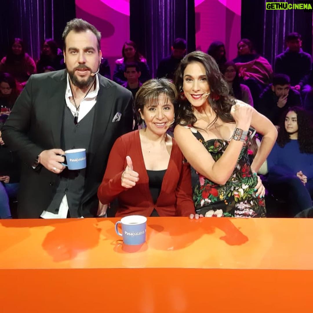 Mey Santamaría - 2.1K Likes - Ya estamos listos con @fcokaminski para darlo todo y ayudar a #ledyosandón a ganar el #roscomillonario Quién además en su generosidad y bondad💖, prometió hacer una donación 💰 para @oikoschile.ong si lo gana! 🤩 Comprometiéndose así con los niños más vulnerados de Chile! 💪🏽 🙌🏽💞 #yosoyoikos #amordelbueno #pasapalabra #chv