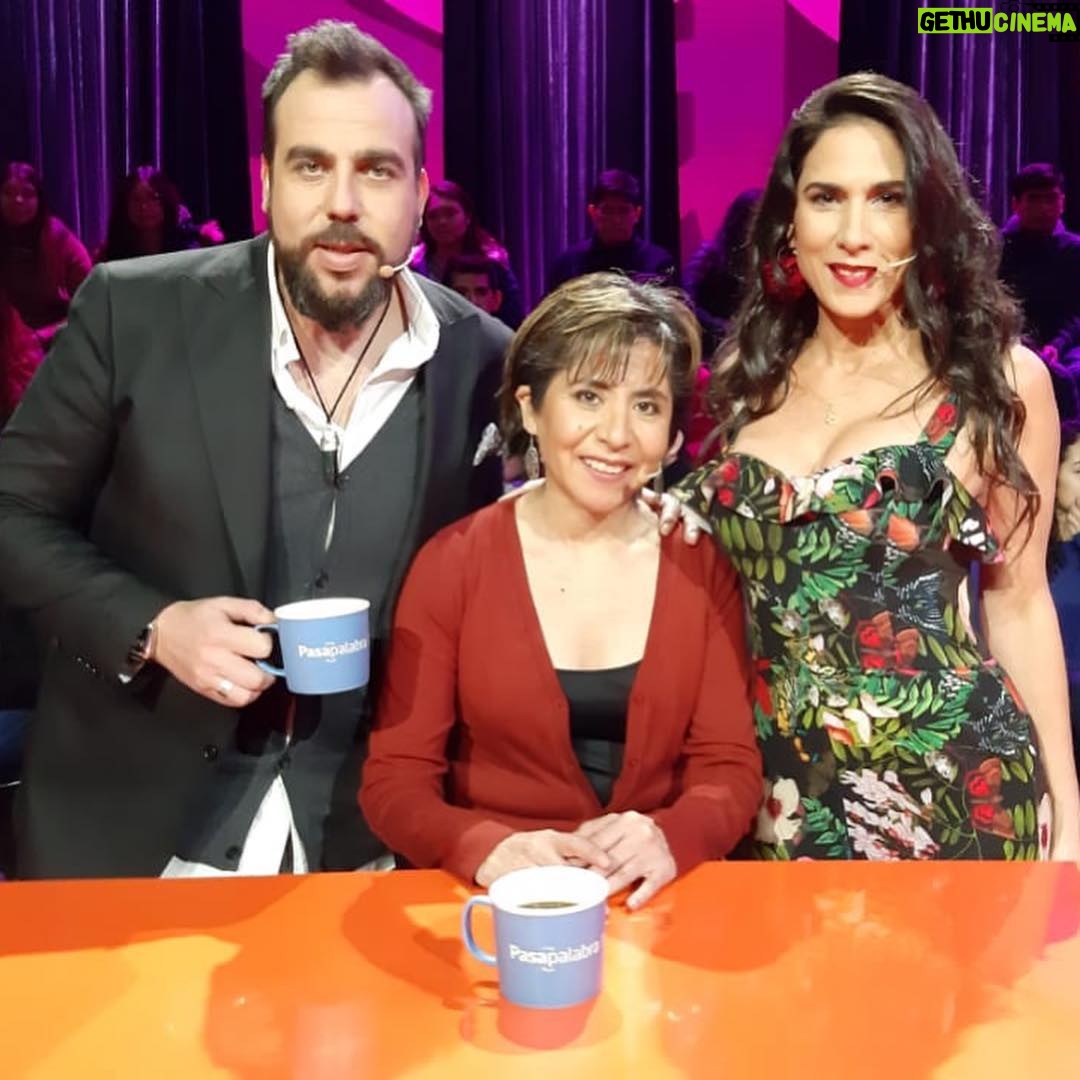 Mey Santamaría - 2.1K Likes - Ya estamos listos con @fcokaminski para darlo todo y ayudar a #ledyosandón a ganar el #roscomillonario Quién además en su generosidad y bondad💖, prometió hacer una donación 💰 para @oikoschile.ong si lo gana! 🤩 Comprometiéndose así con los niños más vulnerados de Chile! 💪🏽 🙌🏽💞 #yosoyoikos #amordelbueno #pasapalabra #chv