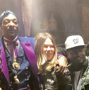 Mia Michaels Instagram - Taken with these incredible men @snoopdogg @mrkwilson78 behind the scenes of shooting @spongebob  Such an amazing time. Love  creating Animation!!! #spongebobsquarepants  #snoopdogg  #create #fun