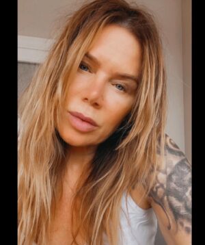 Mia Michaels Instagram - Happy New Week Everyone!  May it be filled with magic and endless possibilities! ♥️