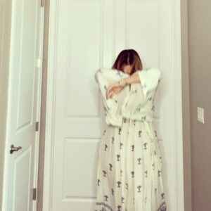 Mia Michaels Instagram - Playing with my arms ...#musical arms #move #feel #letitmoveyou #kaftan #hippychick