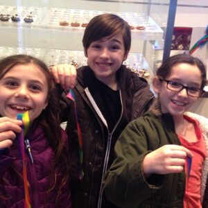 Mia Sinclair Jenness Instagram - If you ask nicely, they'll give you extra ribbons so you can ALL have your own!  @bakedbymelissa #BBMMoment @lesmizbway kids love #BakedByMelissa #2ShowDay #Broadway
