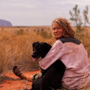 Mia Wasikowska Instagram - Another on with the adorable dog #miawasikowska #tracks #film #cinema #australia #actress
