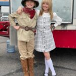 Mia Allan Instagram - All new episode of The Really Loud House tonight only on @nickelodeon 🧡💚🧡 Grab your mom and go watch it;) #twins #twinsofinstagram #theallantwins #love #beautiful #photooftheday #photography #photo #skincare #skincareroutine #fashion #fashionblogger #fashionstyle #actor #actress #actorslife #actors #ella #mia #ellaallan #miaallan #loudhouseliveactionseries #loudhouse #nickelodeon #paramount #lola #lana #janethevirgin #jane #janethevirginedit