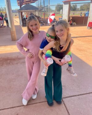 Mia Allan Instagram - Weekends are for baseball ⚾️ @justincarusoallan

#twins #twinsofinstagram #theallantwins #love #beautiful #photooftheday #photography #photo #skincare #skincareroutine #fashion #fashionblogger #fashionstyle #actor #actress #actorslife #actors #ella #mia #ellaallan #miaallan #loudhouseliveactionseries #loudhouse #nickelodeon #paramount #lola #lana #janethevirgin #jane #janethevirginedit