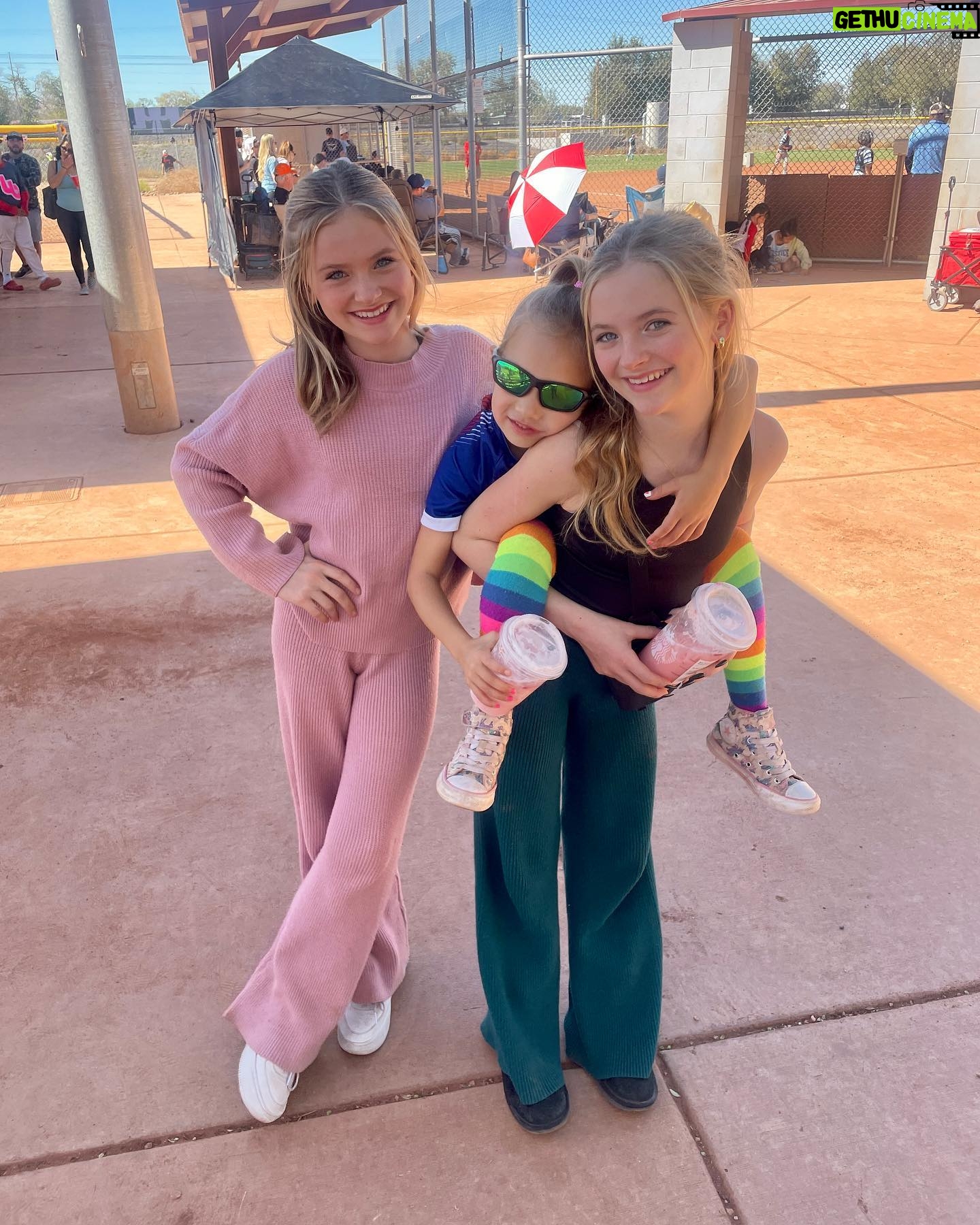 Mia Allan - 4.3K Likes - Weekends are for baseball ⚾️ @justincarusoallan
#twins #twinsofinstagram #theallantwins #love #beautiful #photooftheday #photography #photo #skincare #skincareroutine #fashion #fashionblogger #fashionstyle #actor #actress #actorslife #actors #ella #mia #ellaallan #miaallan #loudhouseliveactionseries #loudhouse #nickelodeon #paramount #lola #lana #janethevirgin #jane #janethevirginedit