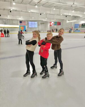 Mia Allan Instagram - Skating into Spring break like….⛸️⛸️. What are your plans this weekend? Binge watch #thereallyloudhouse ? 🙋🏼‍♀️🙋🏼‍♀️
