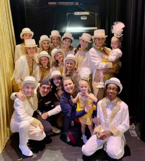 Mia Allan Instagram - It’s the 84th annual Royal Woods Kids have Talent Show 🎉 

More photos to come 😘😘

#twins #twinsofinstagram #theallantwins #love #beautiful #photooftheday #photography #photo #skincare #skincareroutine #fashion #fashionblogger #fashionstyle #actor #actress #actorslife #actors #ella #mia #ellaallan #miaallan #loudhouseliveactionseries #loudhouse #nickelodeon #paramount #lola #lana #janethevirgin #jane #janethevirginedit